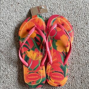 Havaianas tropical floral coral sandal flip flop. NWT size 37/38